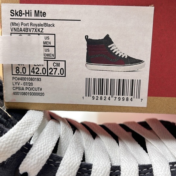 Vans Women’s Sk8-Hi Mte
(Mte) Port Royale/Black
VN0A4BV7XKZ
Boots Sneakers - Picture 16 of 16